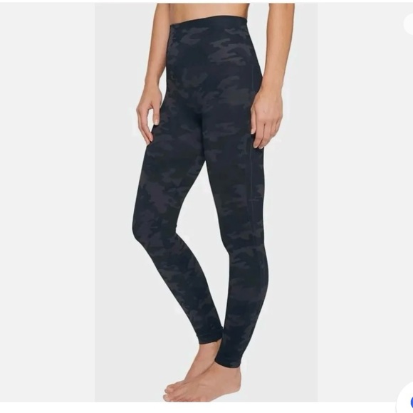 SPANX High Waist Black Camo Seamless Look At Me Now Leggings Size Medium - Picture 2 of 8